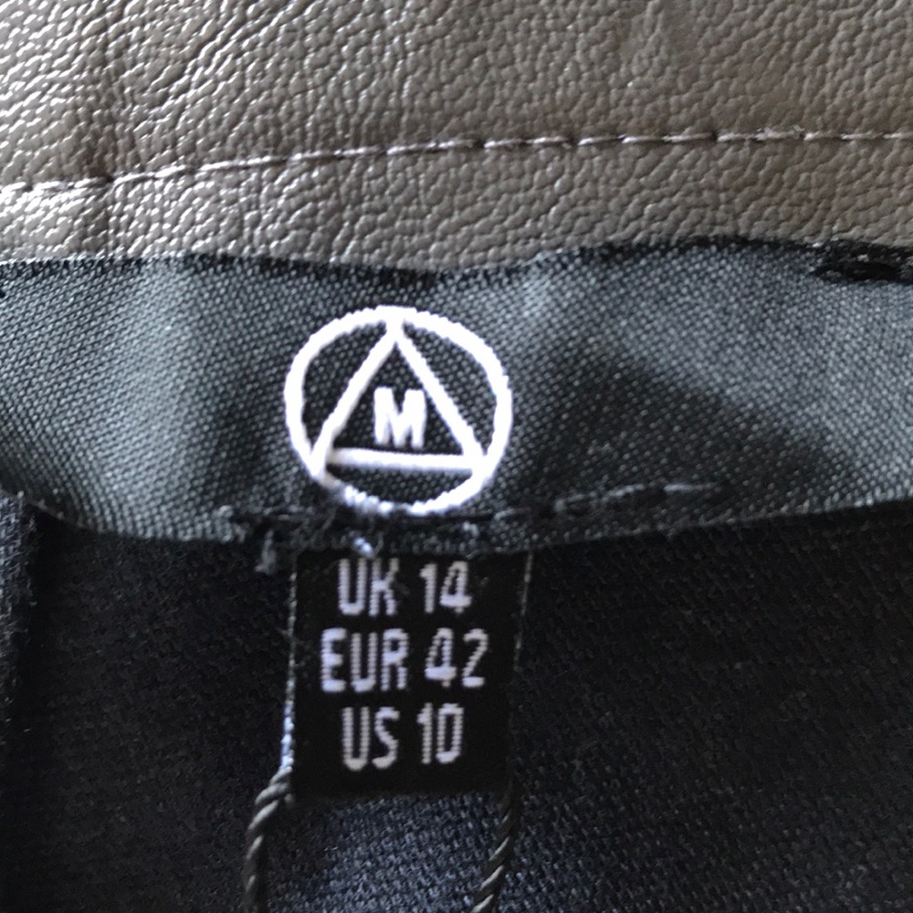 MissGuided Faux Leather Grey Mini Skirt - Picture 7 of 8